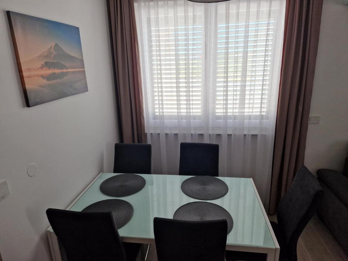 Villa Toni Biograd Na Moru Esterno foto